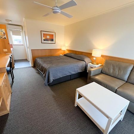 Summerhill Motor Inn (Adults Only) Merimbula Ngoại thất bức ảnh